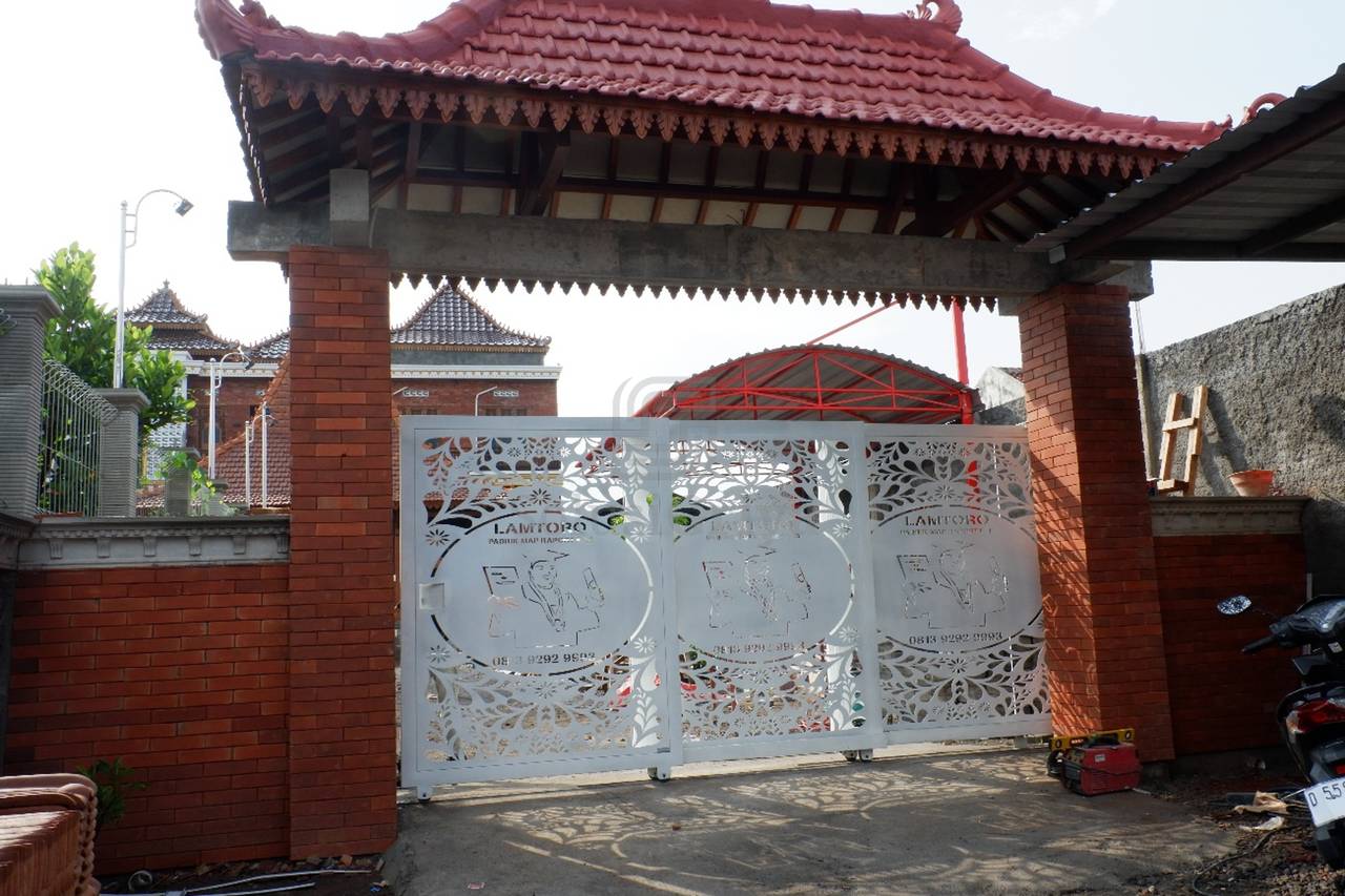 Pintu telescopic dengan sistem geser bertumpuk